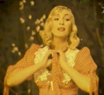 Irina Bilyk zingt Katjoesja